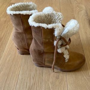 SOREL tan leather waterproof wedge boots- 7.5